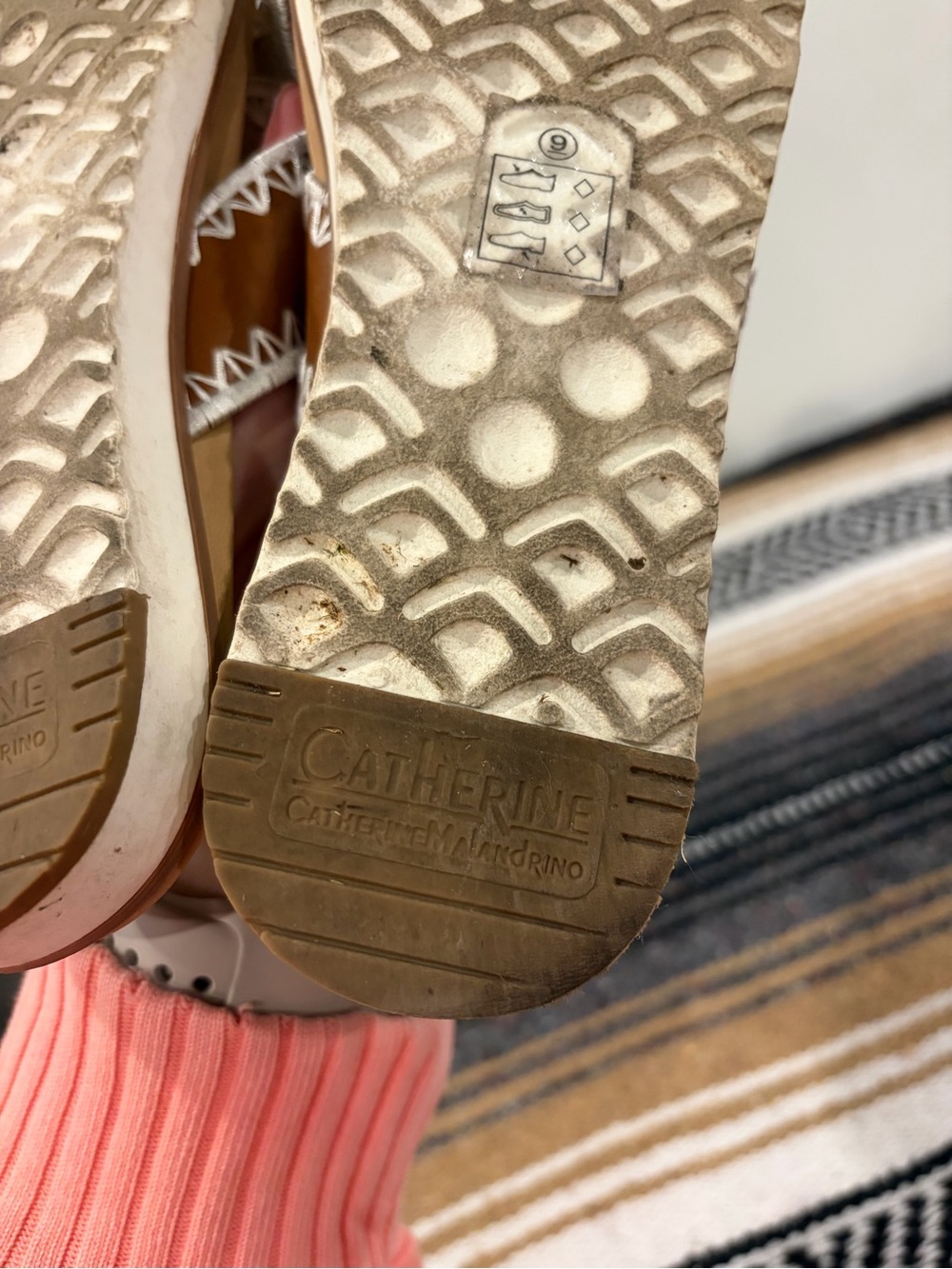 Catherine Malandrino Brown Slide Sandals with White Zigzag Trim - Picture 6 of 6